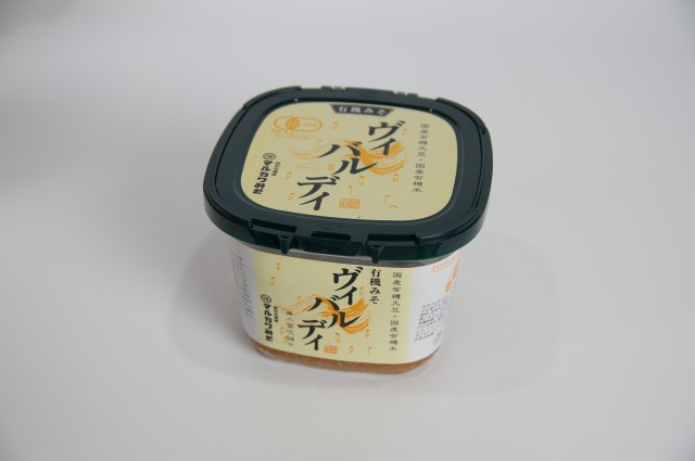 国産みそヴィバルディ600ｇ ・クラシック音楽を聴かせて熟成させた甘口みそ 米の甘みが強く、女性や甘党の方にお勧めです